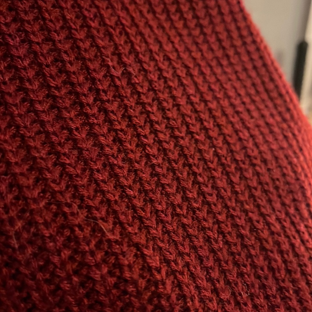 LARGE BURGUNDY SWEATER